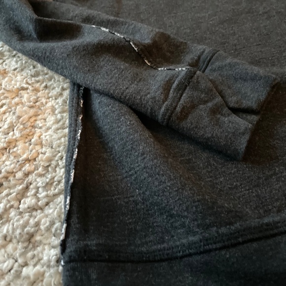 Lululemon REVERSIBLE long sleeved thin sweatshirt - Picture 5 of 11